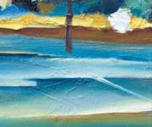 Abstracte schilderijsectie met aquamarijn en tealkleuren, lichte blauw-witte band die golven suggereert, donkere verticale streep, warme oker- en groenachtige streken.