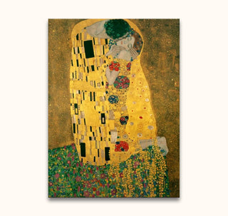 Gustav Klimt – De Kus (60x90cm): Hand-painted couple in embrace on gold-patterned robes, kneeling on meadow. High-quality oil on museum-grade canvas, ready to hang.