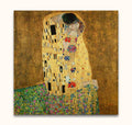 Gustav Klimt – De Kus (vierkant): A hand-painted oil reproduction of The Kiss, featuring a couple in an embrace, adorned in gold-patterned robes.