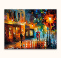 Twee figuren onder rode paraplu op regenachtige straat met fel verlichte gevel, geïnspireerd door Leonid Afremov. Origineel schilderij 'The Swan' door Grootmeesters.