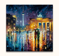 Twee mensen onder paraplu in regenachtige Berlijnse stadsscène, 'Love from Berlin' in de stijl van Leonid Afremov. Handgeschilderd op doek, inspiratie voor moderne kunstliefhebbers.
