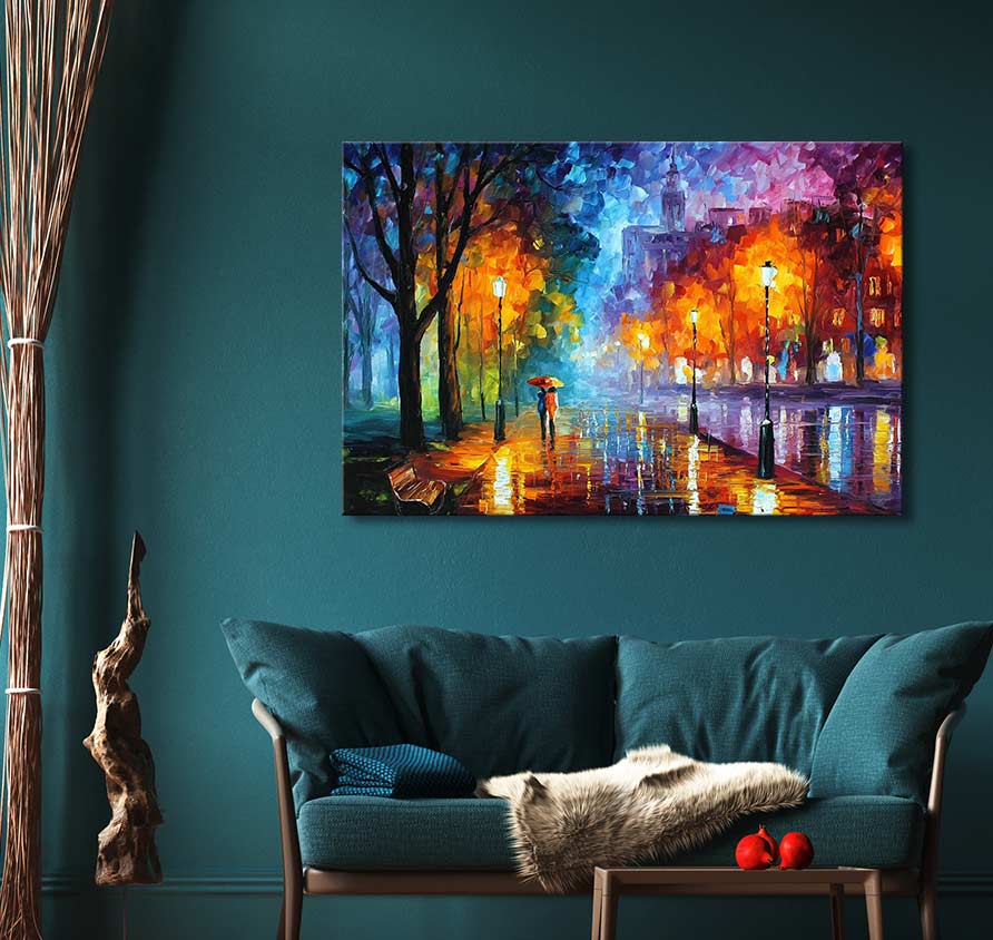 Origineel schilderij 'Herfstlicht' in stijl van Leonid Afremov; impressionistisch park met regen en lichten, opgehangen boven een teal bank. Geschilderd op doek, klaar om op te hangen.