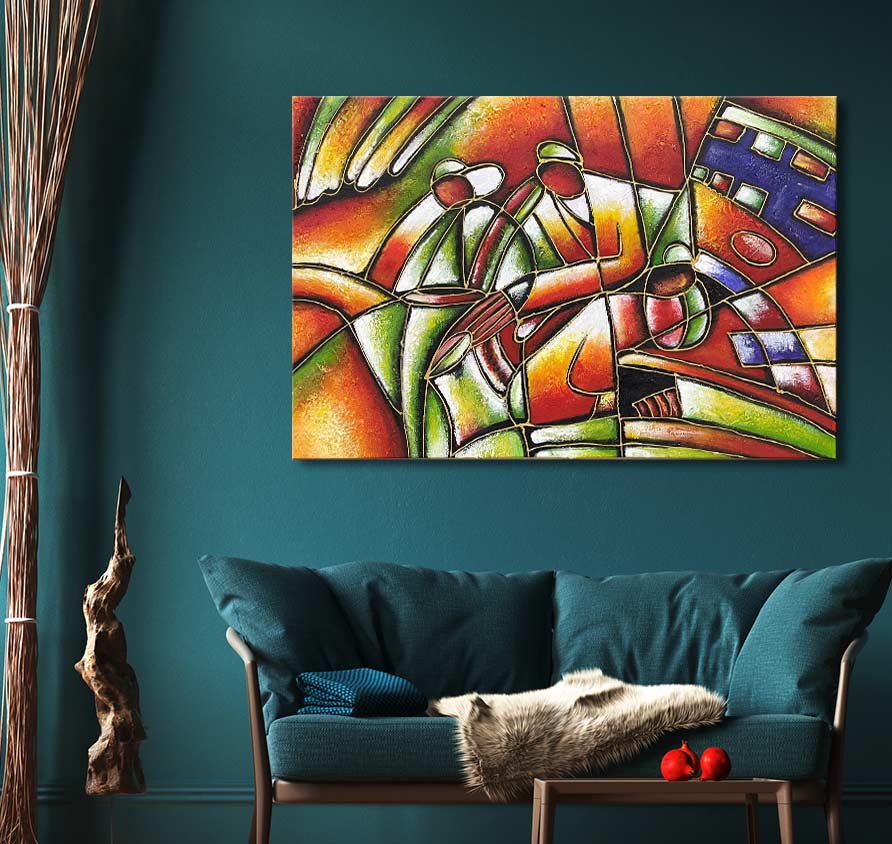 Modern zithoek met Picasso's Forensen schilderij boven een teal loveseat. Abstracte vormen, kubistische stadsaanzicht in levendige kleuren. Kunstwerk klaar om op te hangen.