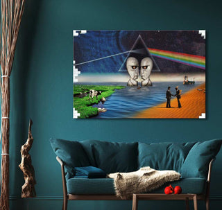 Pink Floyd Legacy - Olieverf op Canvas: Surrealist artwork with iconic Pink Floyd imagery above a teal sofa, perfect for modern interiors.
