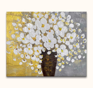 Witte Bloemen in Vaas – Dikke olieverf op canvas. Impasto-stijl bloemen in bruin vaas, tegen goud-en-zilver achtergrond. Handgeschilderd, museumkwaliteit.