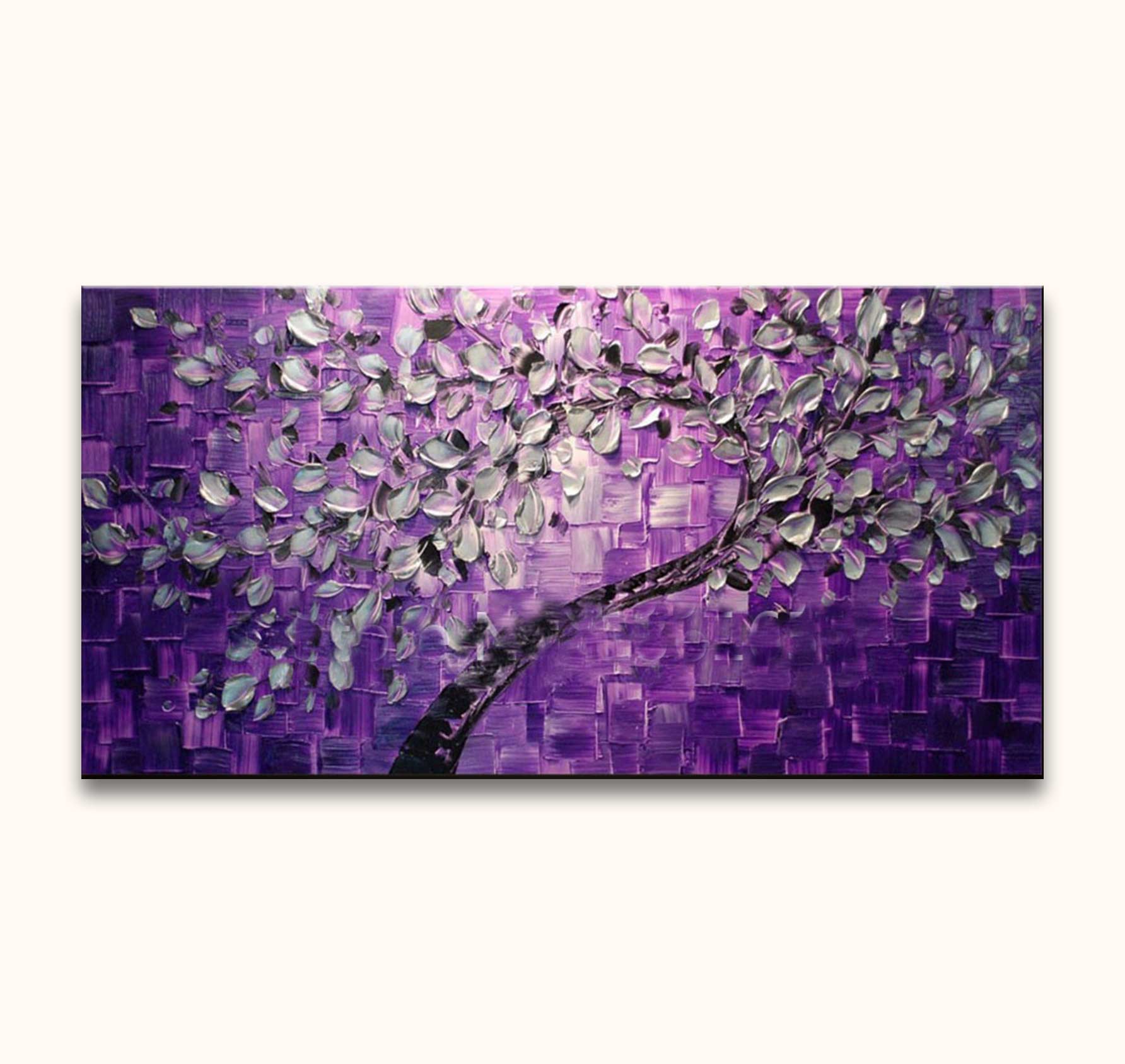 Goudiep bij Lenteschemer: Abstracte boomtak in impasto-stijl op paarse achtergrond met dikke, zilverachtige bladeren, olieverf op canvas. Geschikt voor moderne interieurs.