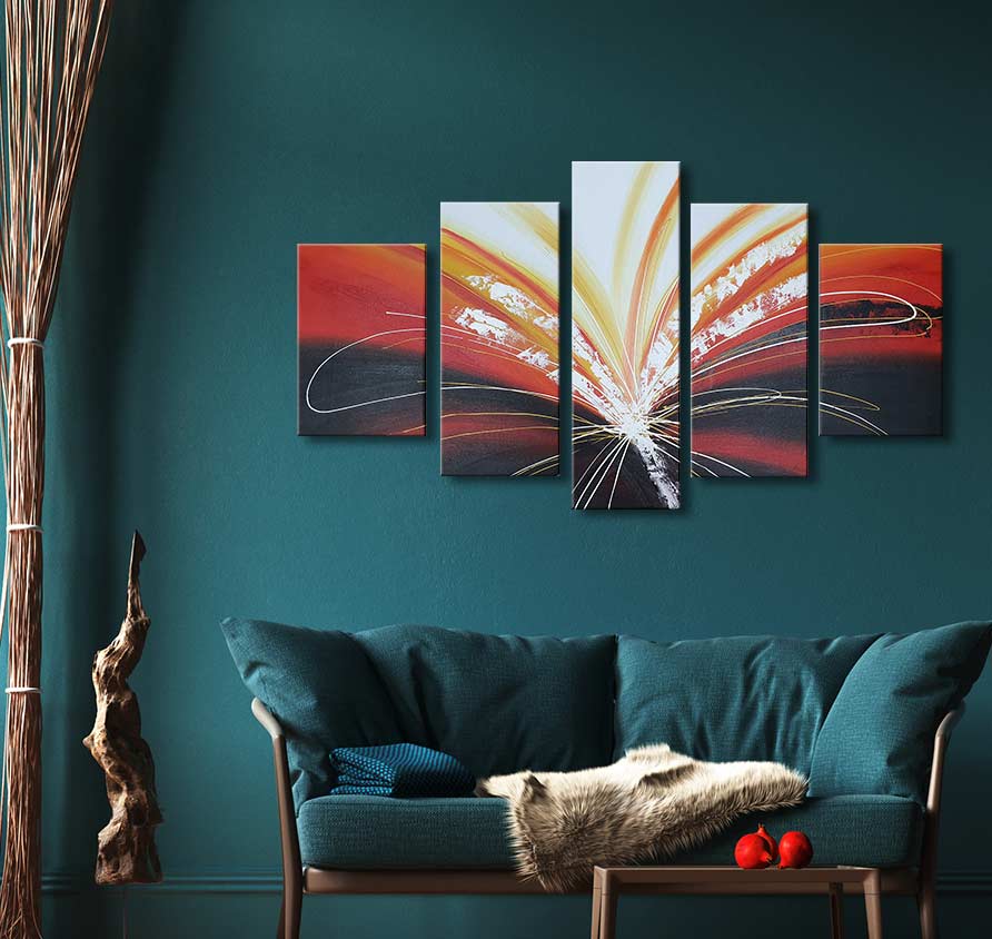 Relativity – Olieverf 5-Luik schilderij boven teal bank, abstracte vormen in levendige kleuren. Perfect voor moderne interieurontwerpen, klaar om op te hangen.